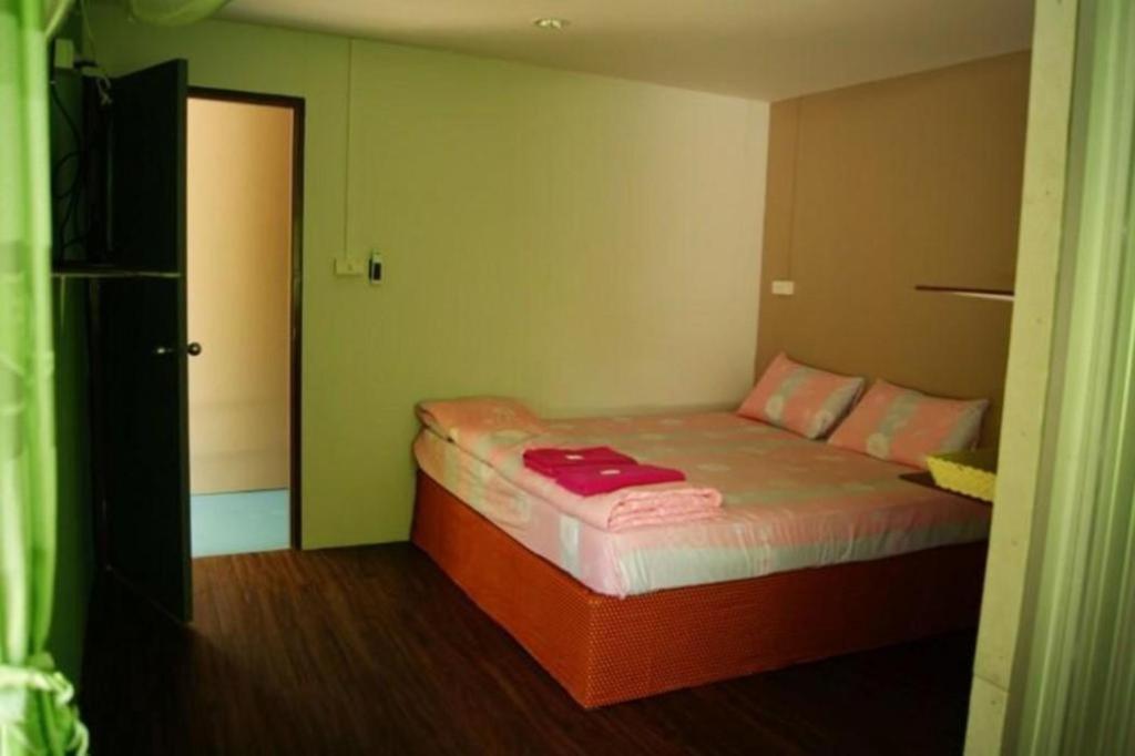 Oyo 1163 Eden Hostel Phuket Exterior foto