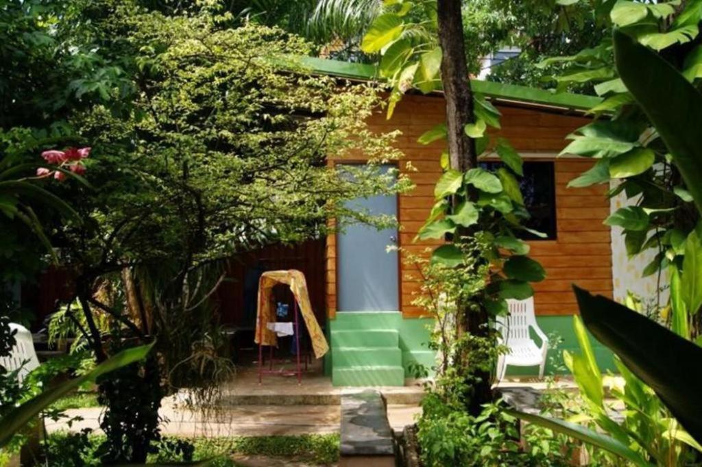 Oyo 1163 Eden Hostel Phuket Exterior foto