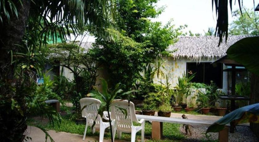 Oyo 1163 Eden Hostel Phuket Exterior foto