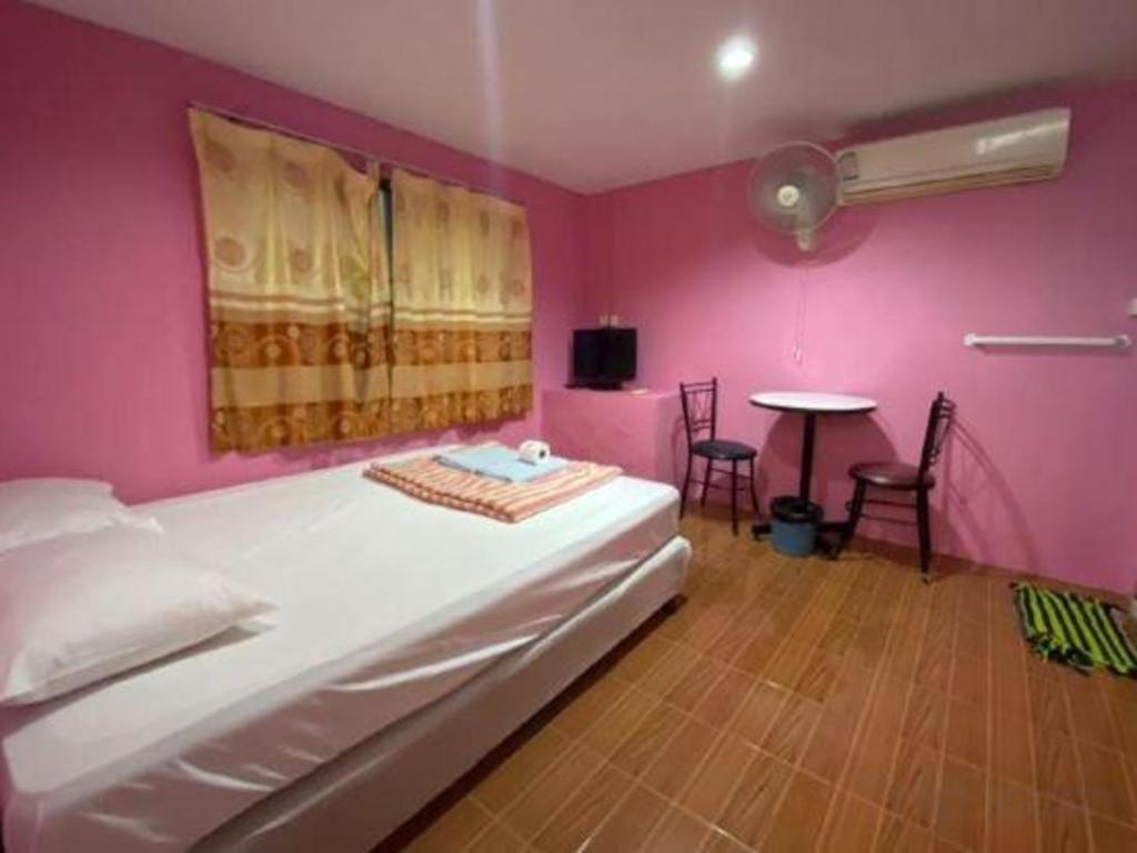 Oyo 1163 Eden Hostel Phuket Exterior foto